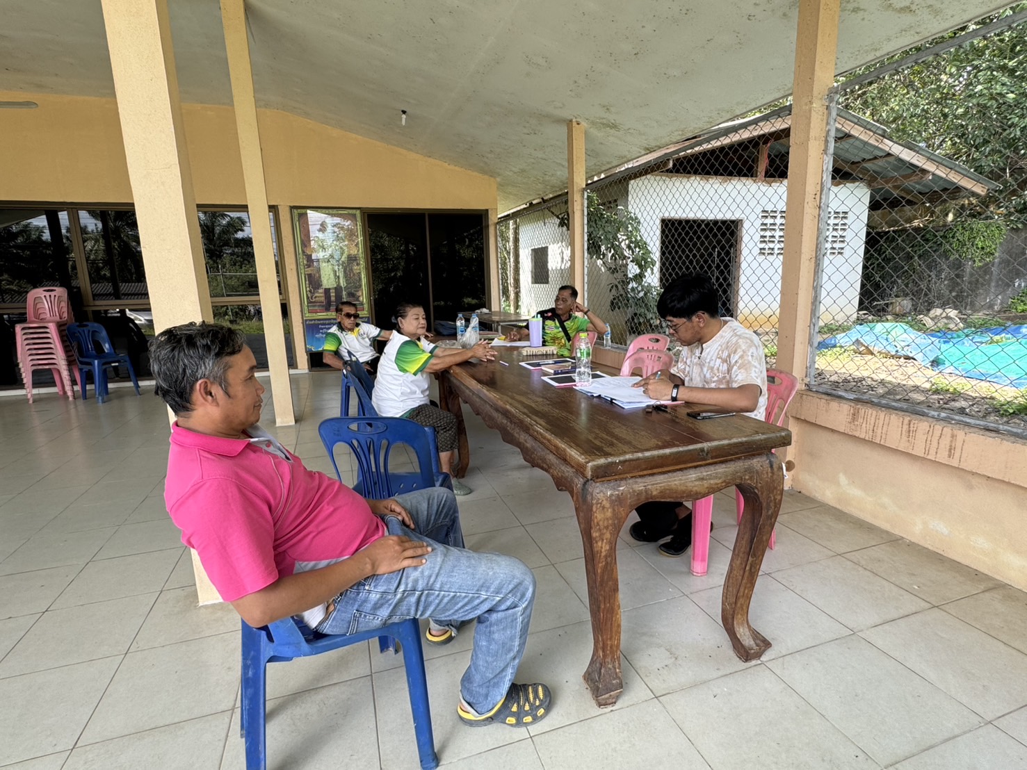 พช.พะโต๊ะ ลงพื้นที่ติดตามโครงการแก้ไขปัญหาความยากจน (กข.คจ) บ้านไร่ยาว หมู่ที่ 8 ตำบลพระรักษ์ อำเภอพะโต๊ะ จังหวัดชุมพร